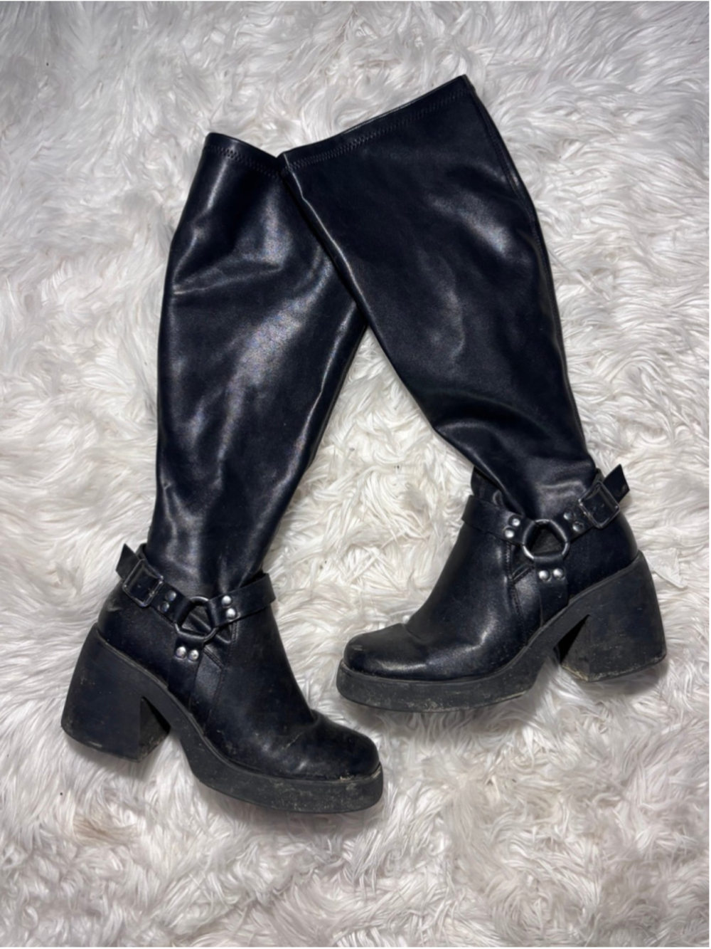Very well worn poor condition muddy Steve Madden tall knee high boots size 8